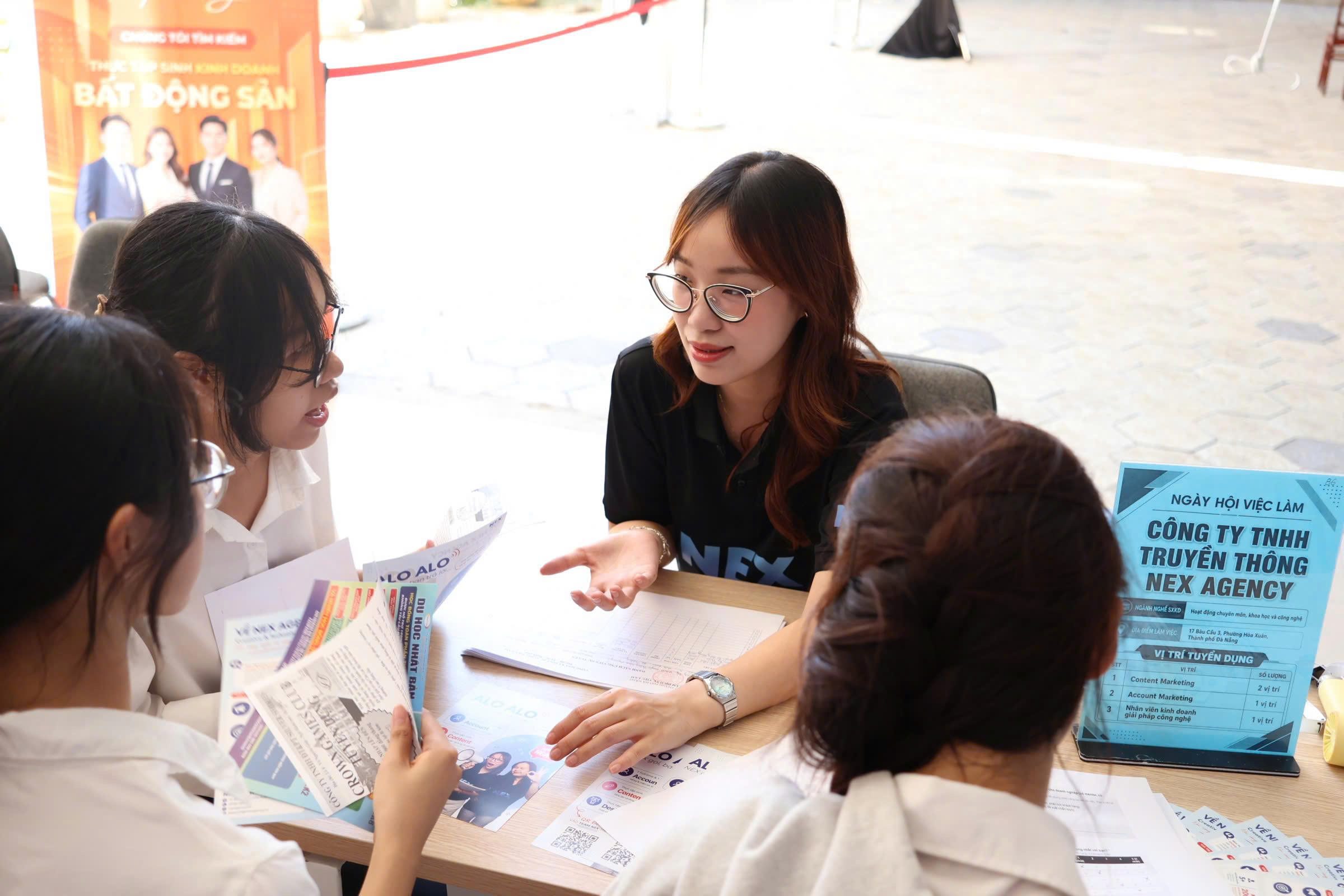 Sinh viên tìm hiểu Nex