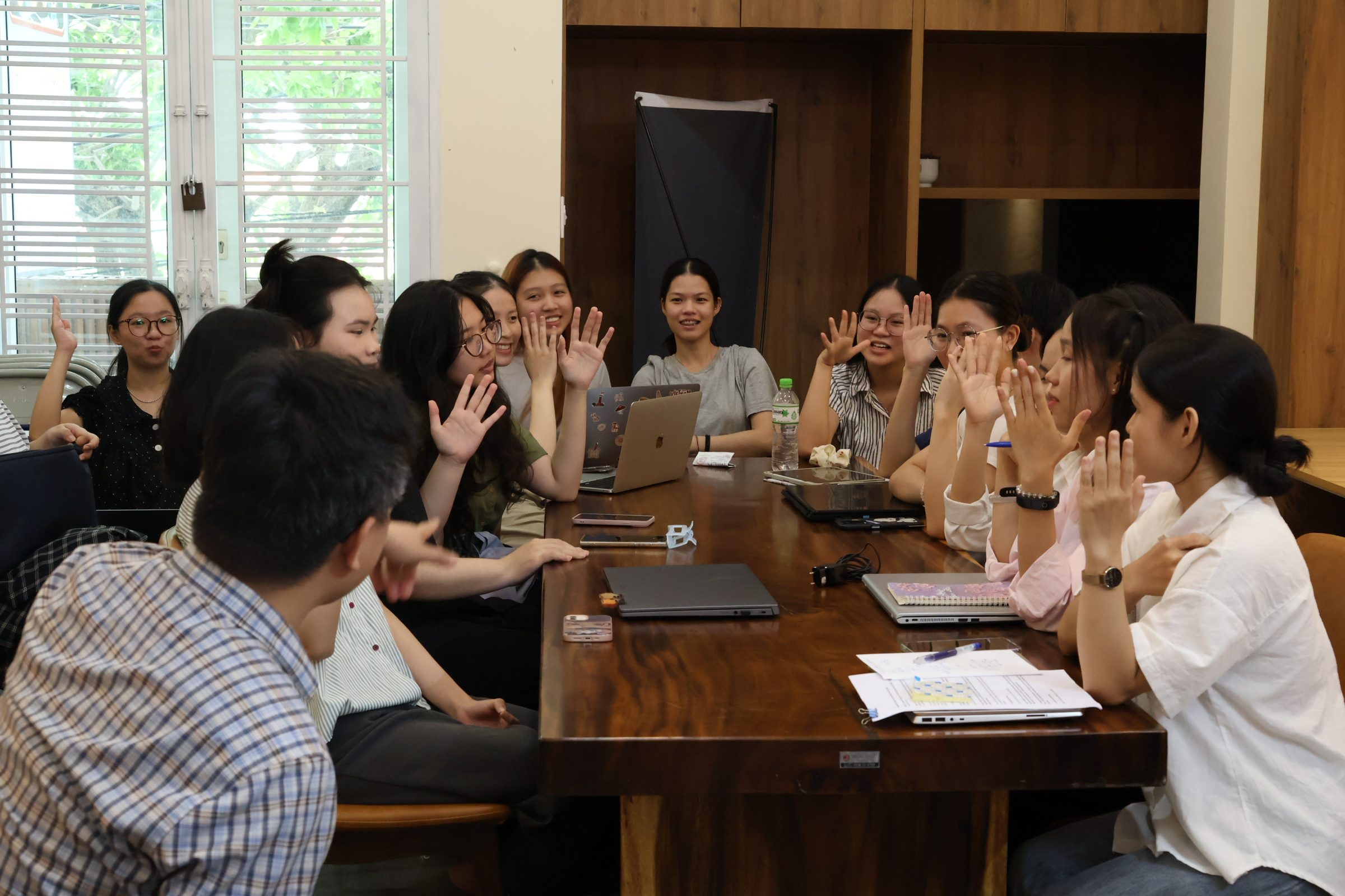 Không khí trao đổi sôi nổi tại Workshop